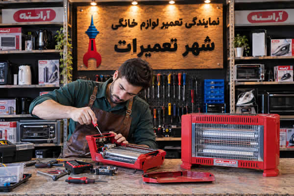 تعمیرکار شهر تعمیرات در حال عیب یابی بخاری برقی آراسته Arasteh